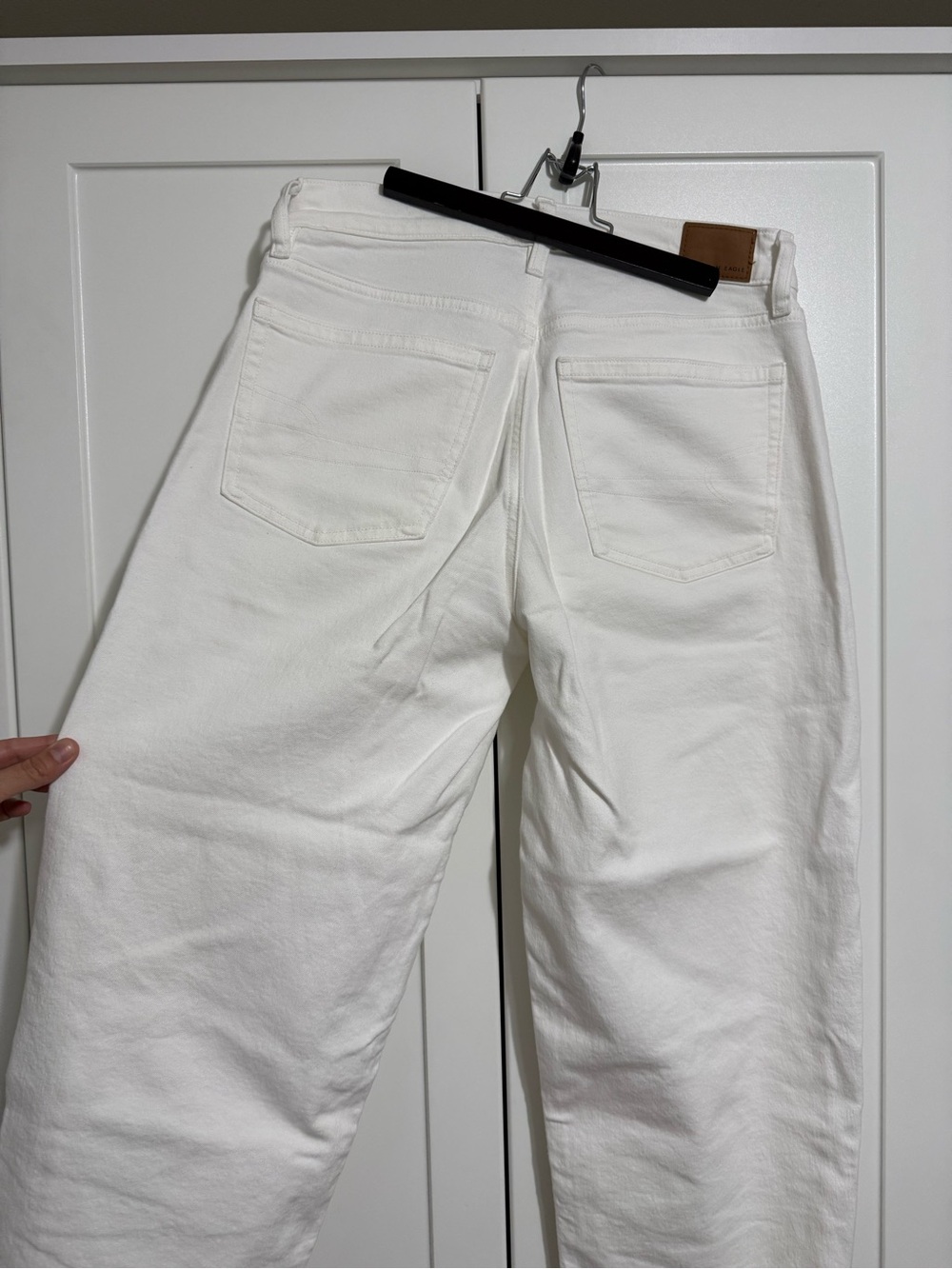 American Eagle Outfitters White Barrel-Leg Jeans - Picture 5 of 6